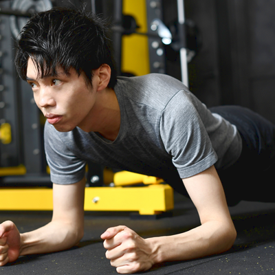 体幹トレーニング「プランク」の正しいやり方と効果